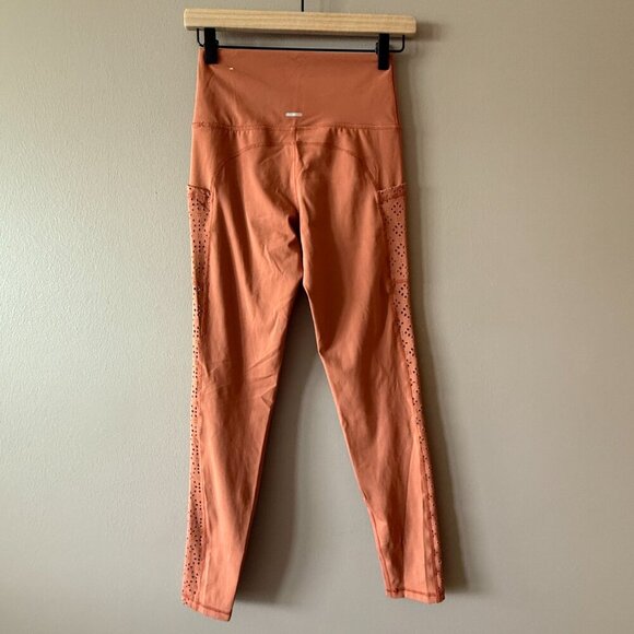 Women's M Aerie Chill Play Move Terracotta Leggings Cut Out Design High Waisted - Picture 3 of 9